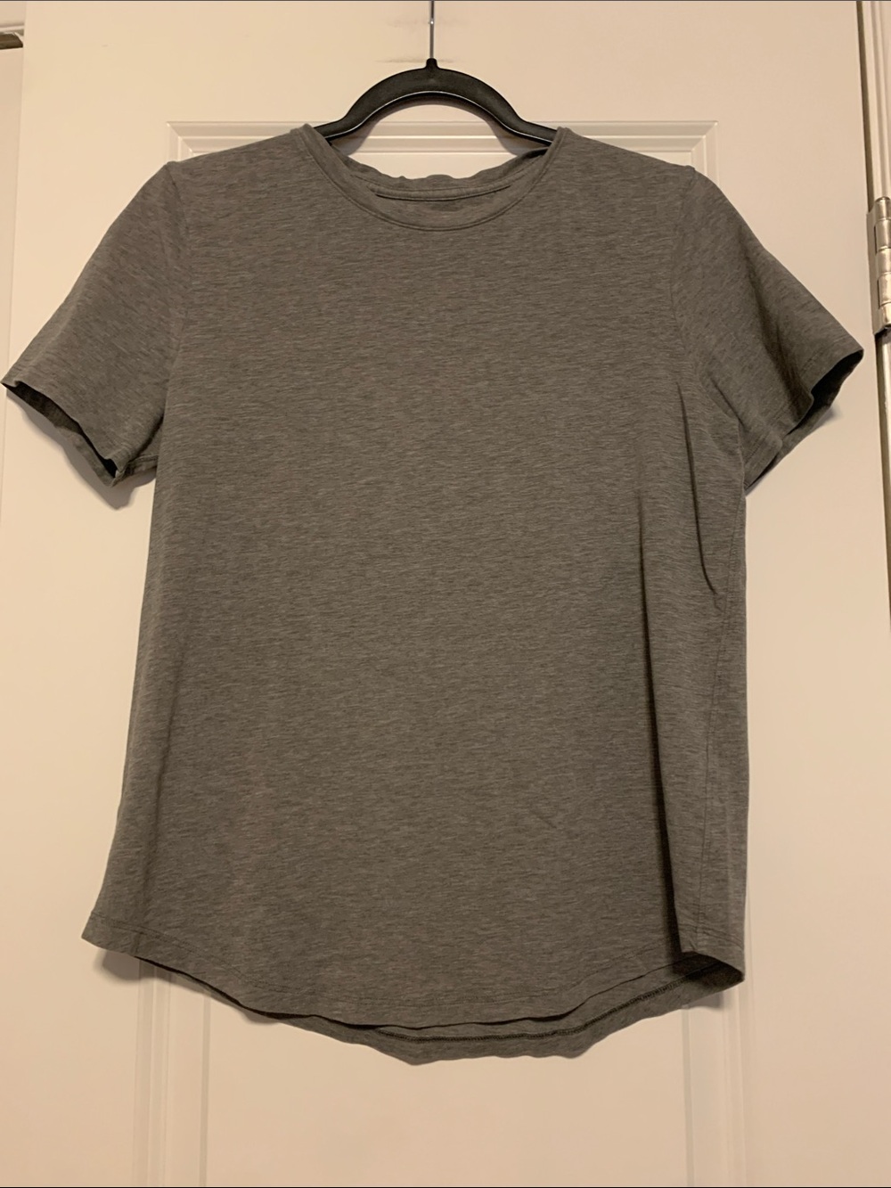 Lululemon Gray/Green Love Tee, Sz 6
Good condition